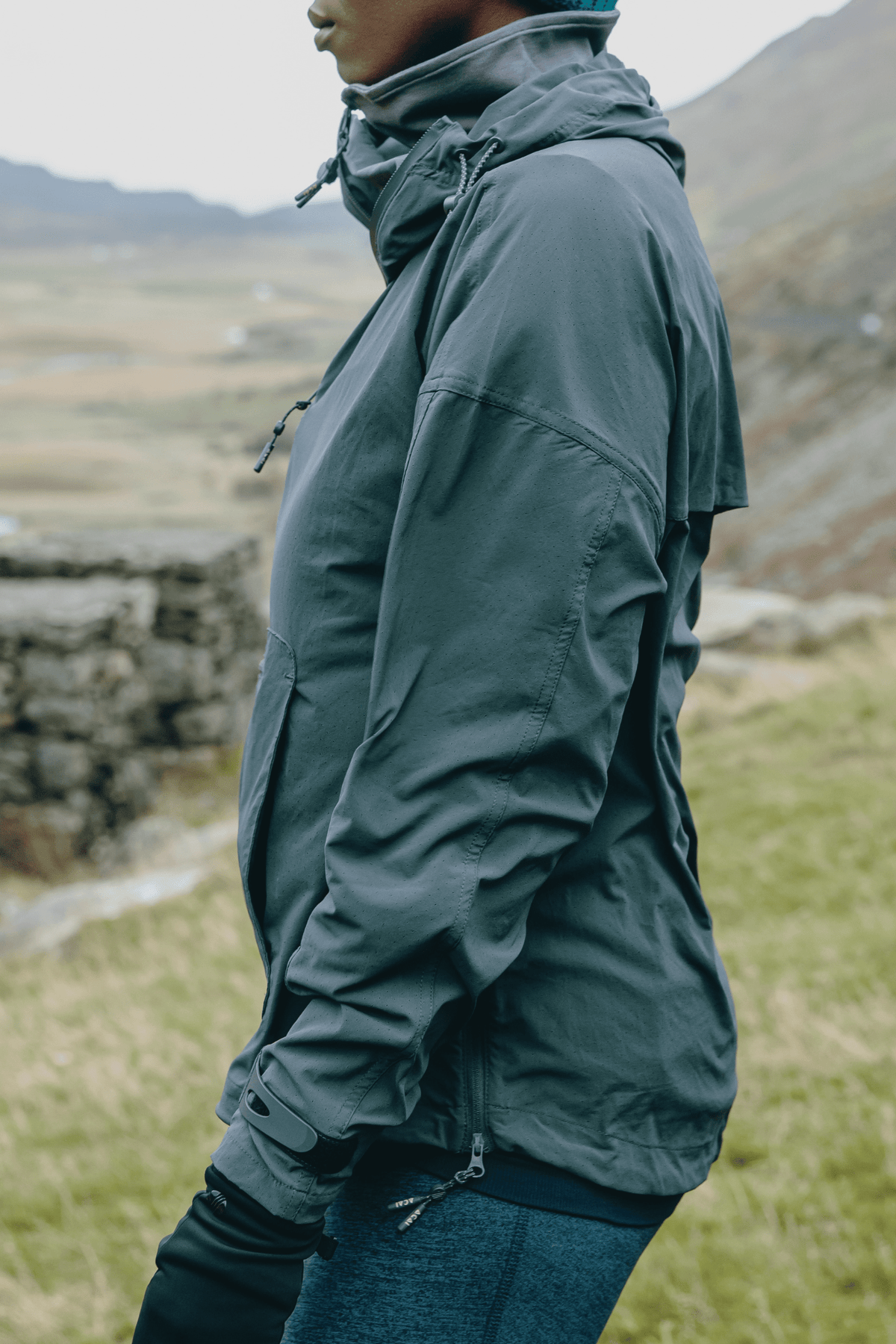 The Outdoor Showerproof Popover - Charcoal Jackets