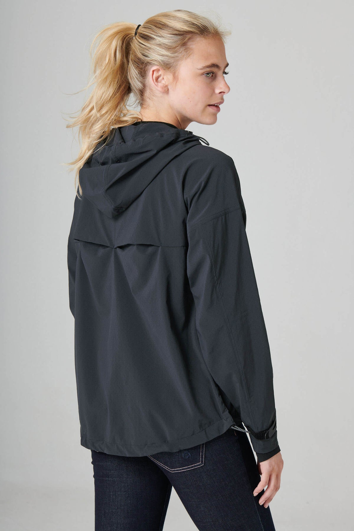The Outdoor Showerproof Popover - Charcoal Jackets