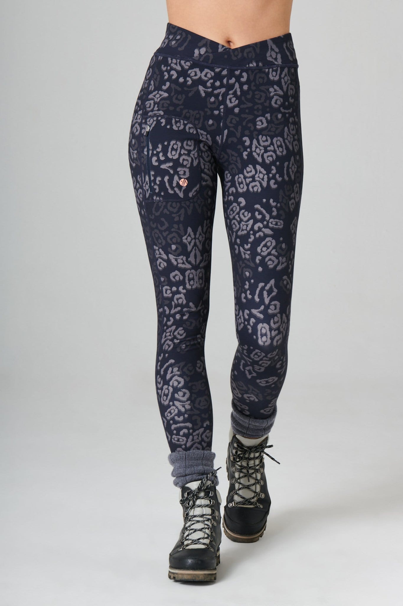 The Recycled Outdoor Leggings - Navy Wild Print
