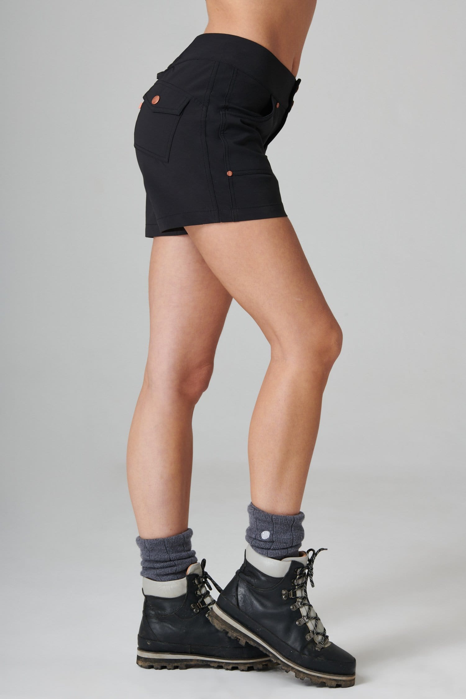 Black cargo best sale shorts womens